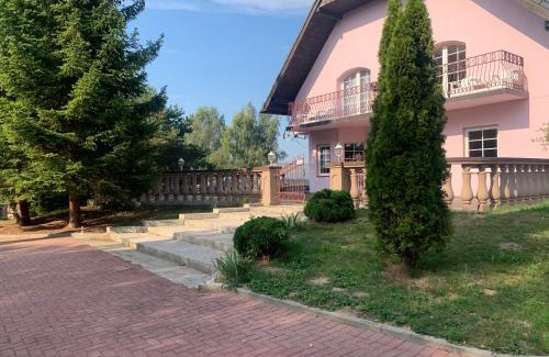 Miastko House | Pet-Friendly Retreat at Szlachecki Dwór with Breakfast