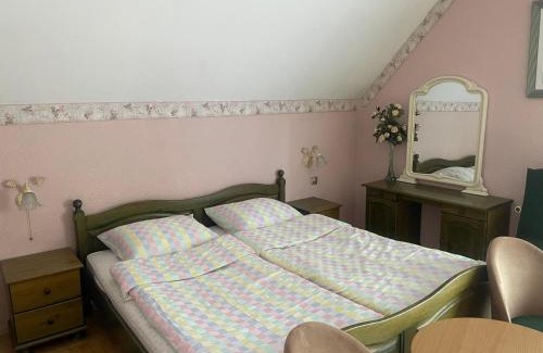 Miastko House | Pet-Friendly Retreat at Szlachecki Dwór with Breakfast