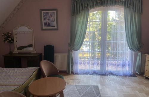 Miastko House | Pet-Friendly Retreat at Szlachecki Dwór with Breakfast