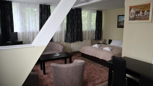 Bekescsaba House | Discover Szlovák Panzió: Family-Friendly with Breakfast