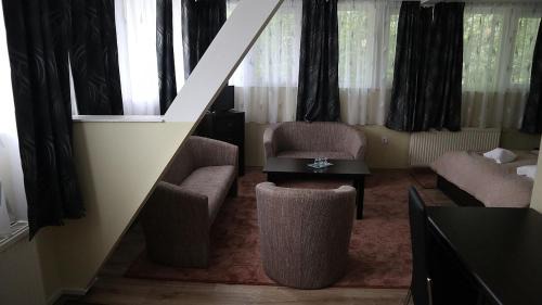 Bekescsaba House | Discover Szlovák Panzió: Family-Friendly with Breakfast