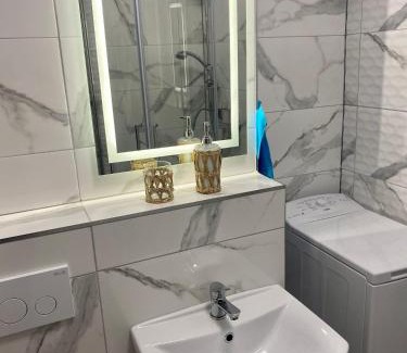 Glogow Apartment | Discover Szmaragdowy Zakątek: Family-Friendly Getaway