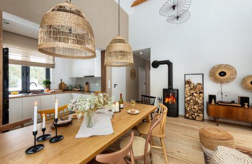 Siennica Villa | Oceanfront Delight at SZUMI ROSA - 4-Star, Pet Friendly Stay