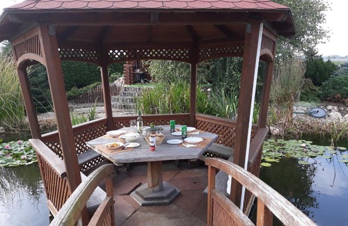 Szil Apartment | Pet-Friendly Getaway at Tápai Vadászház Awaits You
