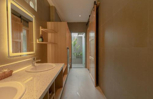 An Thoi House | Explore Tây Tiến Bungalow: Pool, Breakfast & High Ratings
