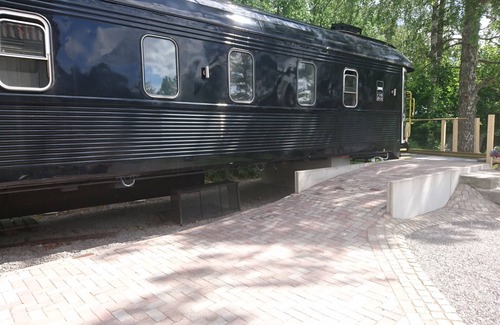 Arjang Hotel | Discover Tågvagnshotellet at Silleruds Station – Guest Rated 8.6