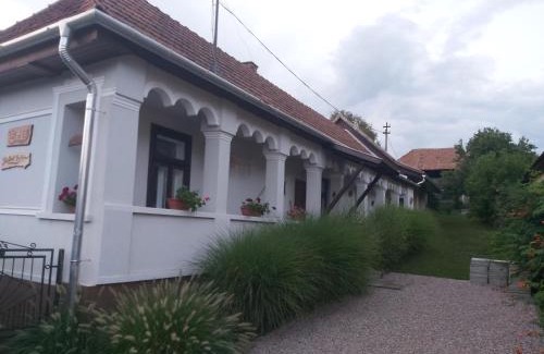 Abod Apartment | Family-Friendly Retreat at TÉLI BEREK VENDÉGHÁZ