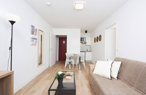 Talence House | Cozy Ténéo Apparthotel Talence - Centre with Spa & Kitchen