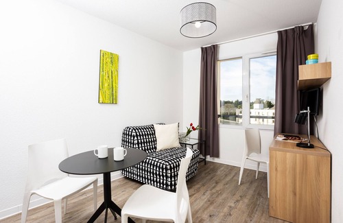 Talence House | Cozy Ténéo Apparthotel Talence - Centre with Spa & Kitchen