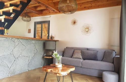 Cilaos Ski Chalet | Unique Téréva Lodge - Family-Friendly Retreat with Hot Tub