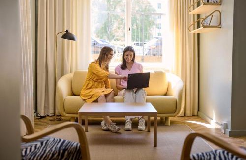 Toolo Apartment | Discover Töölö Towers: Pet-Friendly 4-Star Comfort