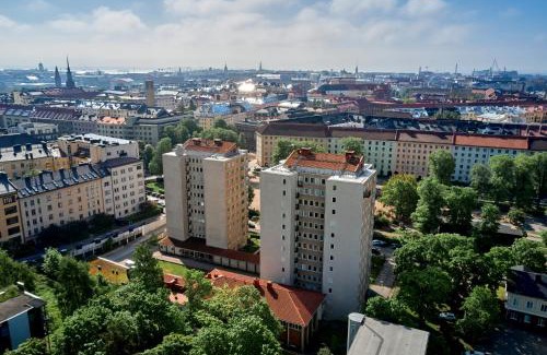 Toolo Apartment | Discover Töölö Towers: Pet-Friendly 4-Star Comfort