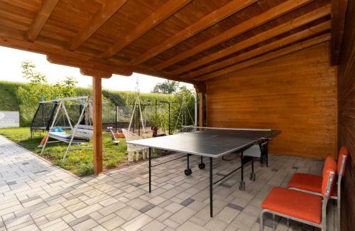 Szanazug Apartment | Pet-Friendly Tölgyes Üdülő with Private Beach Access