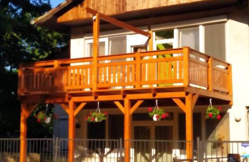 Balatonszepezd House | Cozy Tölgyfa Panzió: Rated 9/10 with Hot Tub & Breakfast