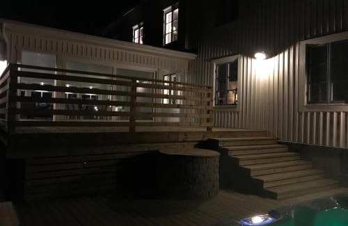 Tosse Hotel | Discover Tössestugan: Pet Friendly with Hot Tub & Kitchen