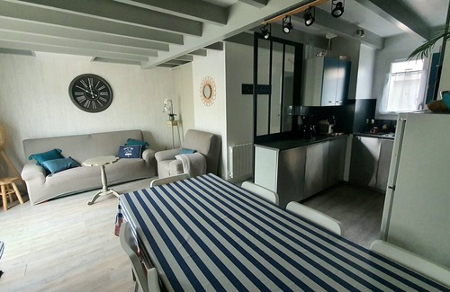 La Bree-les-Bains House | Beachside Retreat "Tøm'i'ø" with Ocean Views & Pool Access