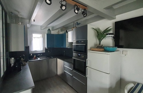 La Bree-les-Bains House | Beachside Retreat "Tøm'i'ø" with Ocean Views & Pool Access