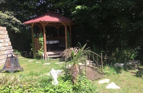 Denzenberg/Sand Apartment | Discover Tübingen Denzenberg: Garden Retreat with Free Parking