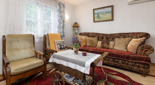 Turi Apartment | Pet-Friendly Türi Holiday Home with Ocean View & Hot Tub