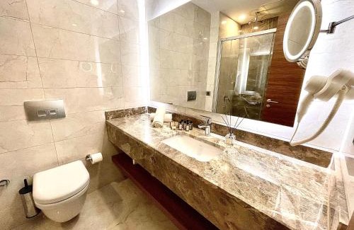 Yuregir Hotel | Discover the Türkmen Riverside Hotel Adana: Family-Friendly Stay