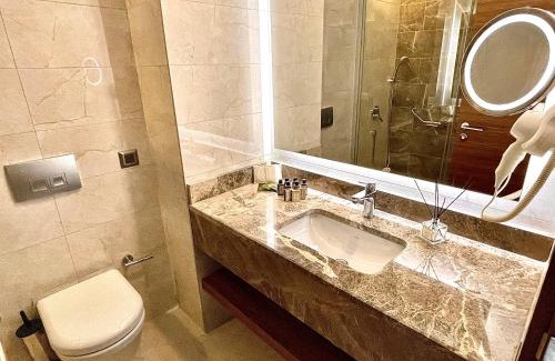 Yuregir Hotel | Discover the Türkmen Riverside Hotel Adana: Family-Friendly Stay
