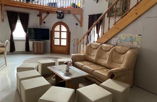 Taksony Bed & Breakfast | Tüskevár Panzió