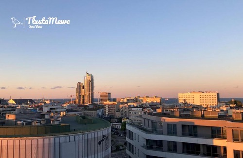 Srodmiescie Apartment | Experience Tłusta Mewa Sea View: 4-Star Pet Friendly Bliss