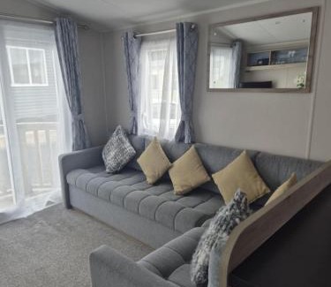 Amroth Ski Chalet | Tŷ Jones Amroth Bay