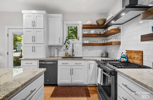Bentonville House | Ideal Family Getaway at The Juniper: Prime Location & Amenities