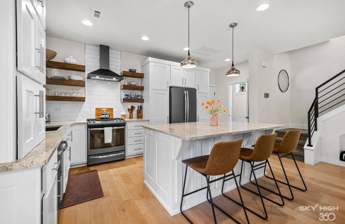 Bentonville House | Ideal Family Getaway at The Juniper: Prime Location & Amenities
