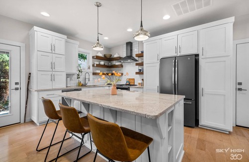 Bentonville House | Ideal Family Getaway at The Juniper: Prime Location & Amenities