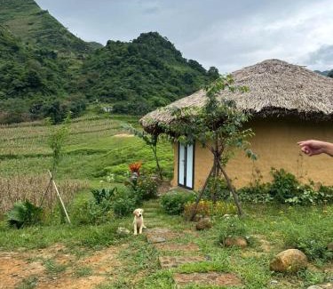 Yen Minh Hotel | Cozy Tớ Dày Du Già Village: Rated 9/10 with Family Amenities