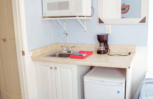 Sevier Apartment | Discover Comfort at The Reading: Pet-Friendly & Poolside