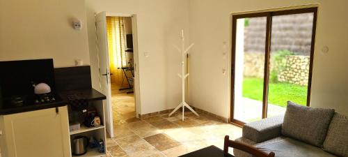 Sainte-Colombe-en-Bruilhois Apartment | Cozy Retreat by the Canal du Midi - Child Friendly Stay