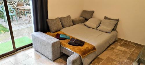 Sainte-Colombe-en-Bruilhois Apartment | Cozy Retreat by the Canal du Midi - Child Friendly Stay