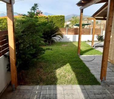 Schinias House | Family-Friendly T&A Apartment Steps from the Sea - 4 Star