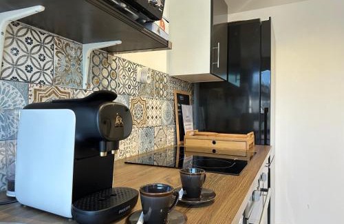 Sollies Pont House | Relaxing T&A Lodge with Spa & Jacuzzi Near the Beach