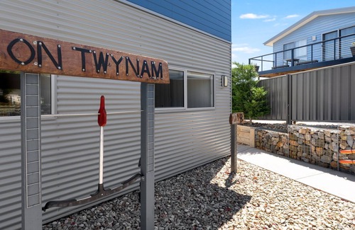 Jindabyne Apartment | Top-Rated T-Bar on Twynam with Pool and Kitchen Access