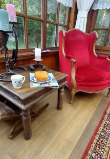 Opglabbeek Ski Chalet | Explore T boshuisje: Family-Friendly Retreat with Top Reviews