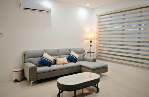 Kuching Villa | T&C Boxhill Gated 5 Min To Kuching Airport 12Pax