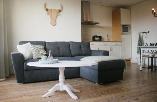 Katlijk Bed & Breakfast | Top-Rated T'hûs Bed & Breakfast for Your Perfect Getaway