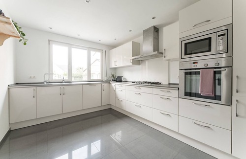 Kinrooi House | Discover T Hovenshuis: Cozy Home with Garden Near Maas