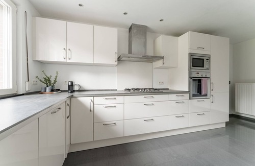 Kinrooi House | Discover T Hovenshuis: Cozy Home with Garden Near Maas
