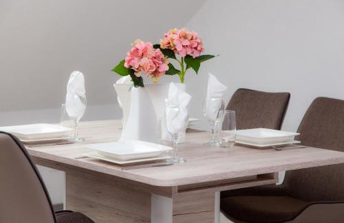 Duisburg Sud Apartment | Elegant T&K Apartments near Messe Fair Trade Düsseldorf