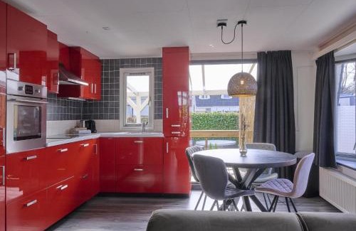 Kaatsheuvel House | Discover Kaatsheuveltje 7: Family-Friendly with Hot Tub