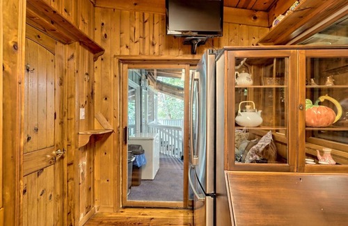 Clayton House | Inviting T Landing Top & Bottom Units with Lake View