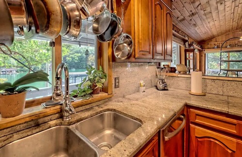 Clayton House | Inviting T Landing Top & Bottom Units with Lake View
