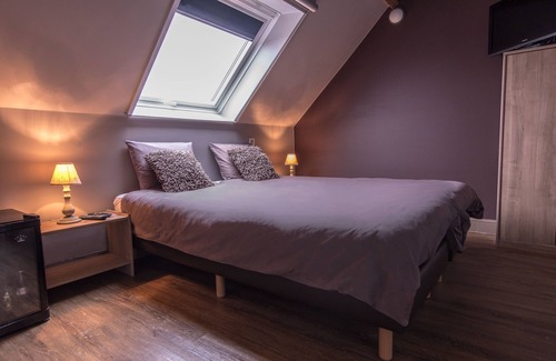 Poelkapelle House | Discover 't Oud gemeentehuis Poelkapelle: 4-Star Comfort