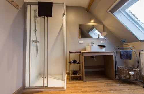 Poelkapelle House | Discover 't Oud gemeentehuis Poelkapelle: 4-Star Comfort