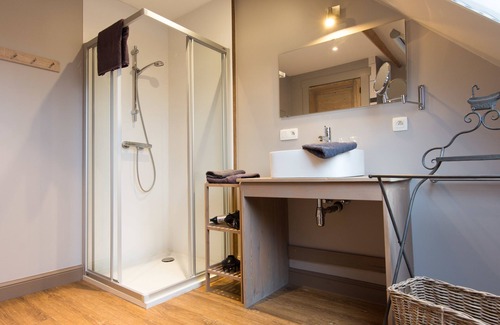 Poelkapelle House | Discover 't Oud gemeentehuis Poelkapelle: 4-Star Comfort